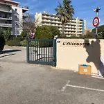 Lavandou Avec Parking Privé Proche Le Lavandou